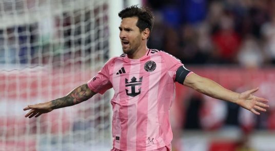 Messi chính thức trở thành tỷ phú cùng Ronaldo đầy ấn tượng Messi chính thức trở thành tỷ phú cùng Ronaldo đầy ấn tượng