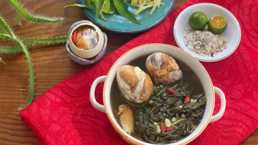 Hai qua trung vit lon mo ta luong protein va gia tri dinh duong