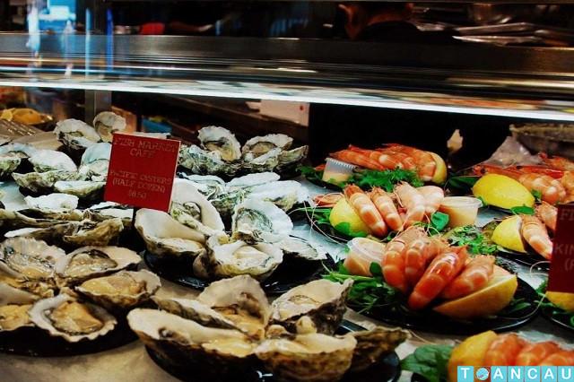Giá trị dinh dưỡng và lượng calo của một chiếc bánh crepe xúc xích phô mai thông thường