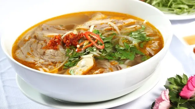 Hinh anh bat bun bo hue day du thanh phan lien quan den mot bat bun bo hue bao nhieu calo