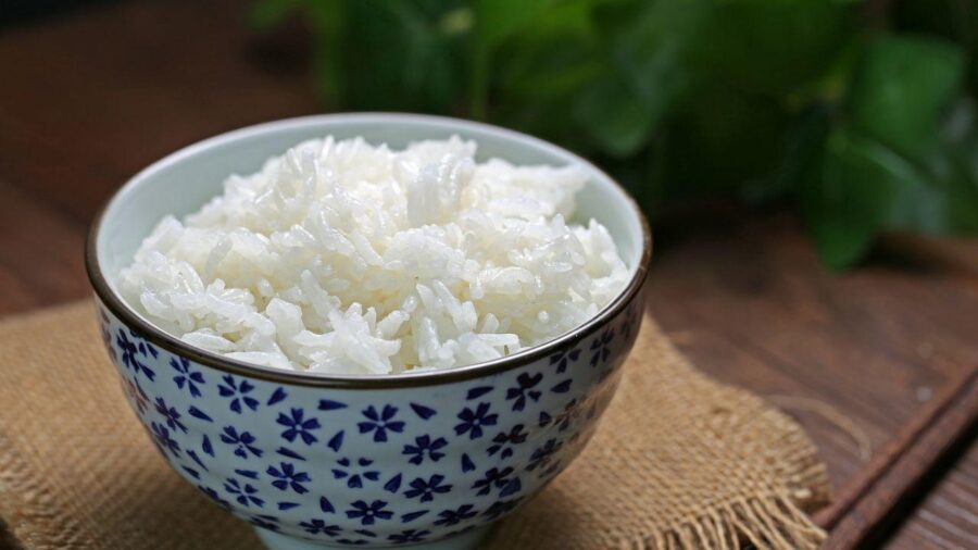 Hình ảnh bát xôi trắng và lượng calo trong đó