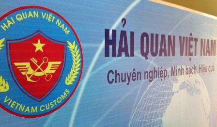 Hinh anh ca dieu hong chien dang duoc nau trong chao voi nhieu dau an nong