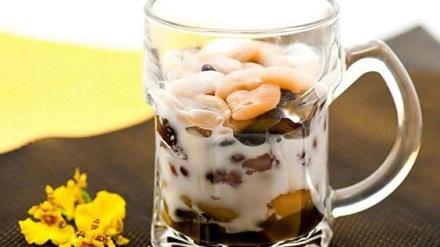 Một ly chè thập cẩm ít calo với các loại đậu và thạch, không quá nhiều đường và nước cốt dừa, tốt cho sức khỏe