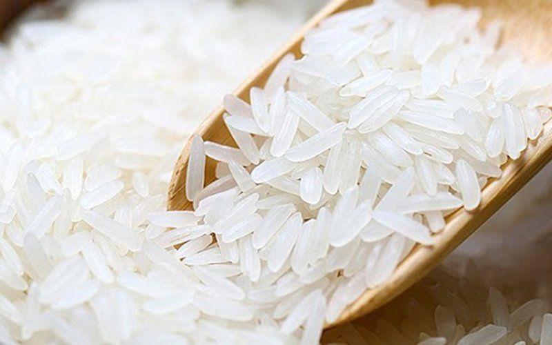 Cơm trắng và cơm gạo lứt, so sánh giá trị dinh dưỡng và lượng calo trong chế độ ăn