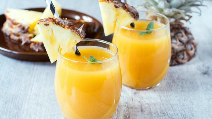 Nước ép thơm nguyên chất chứa bao nhiêu calo và các chất dinh dưỡng cần thiết cho cơ thể