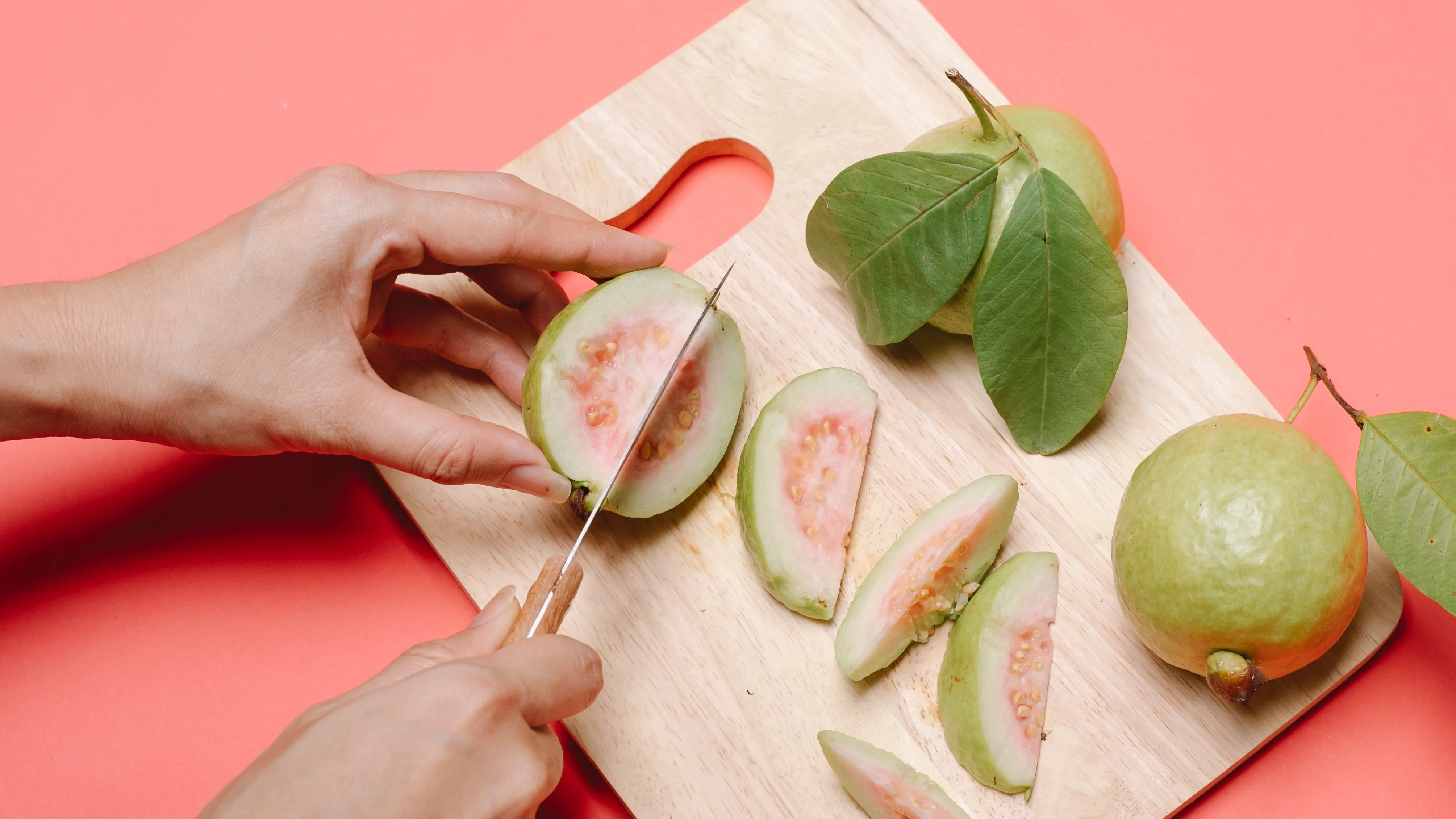 100gr ổi bao nhiêu calo với quả ổi tươi ngon mọng nước giúp giải nhiệt và bổ sung vitamin